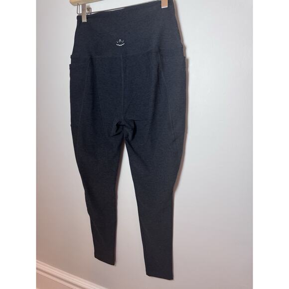 Beyond Yoga Space Dye Out Of Pocket High Waisted Capri Leggings Black Sz L NEW - Picture 3 of 13